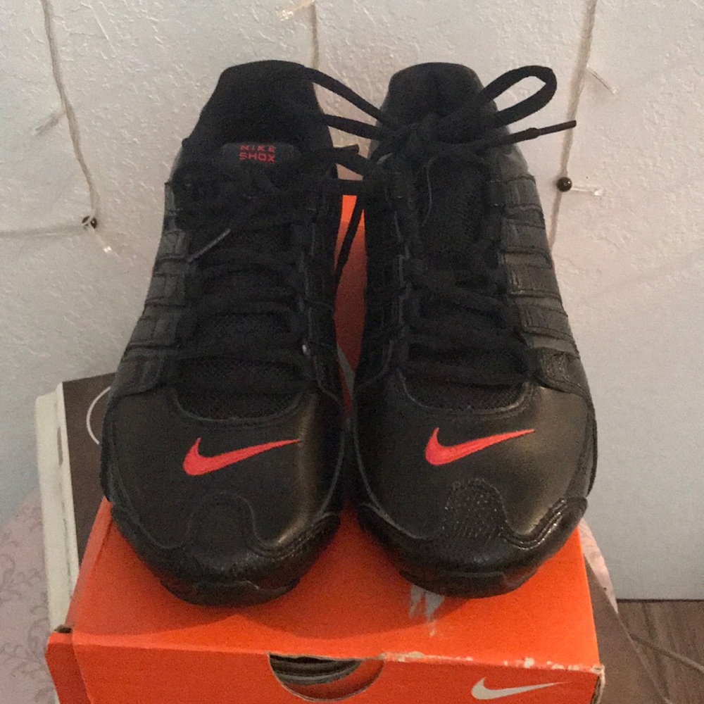 New Women’s Black Nike Shox